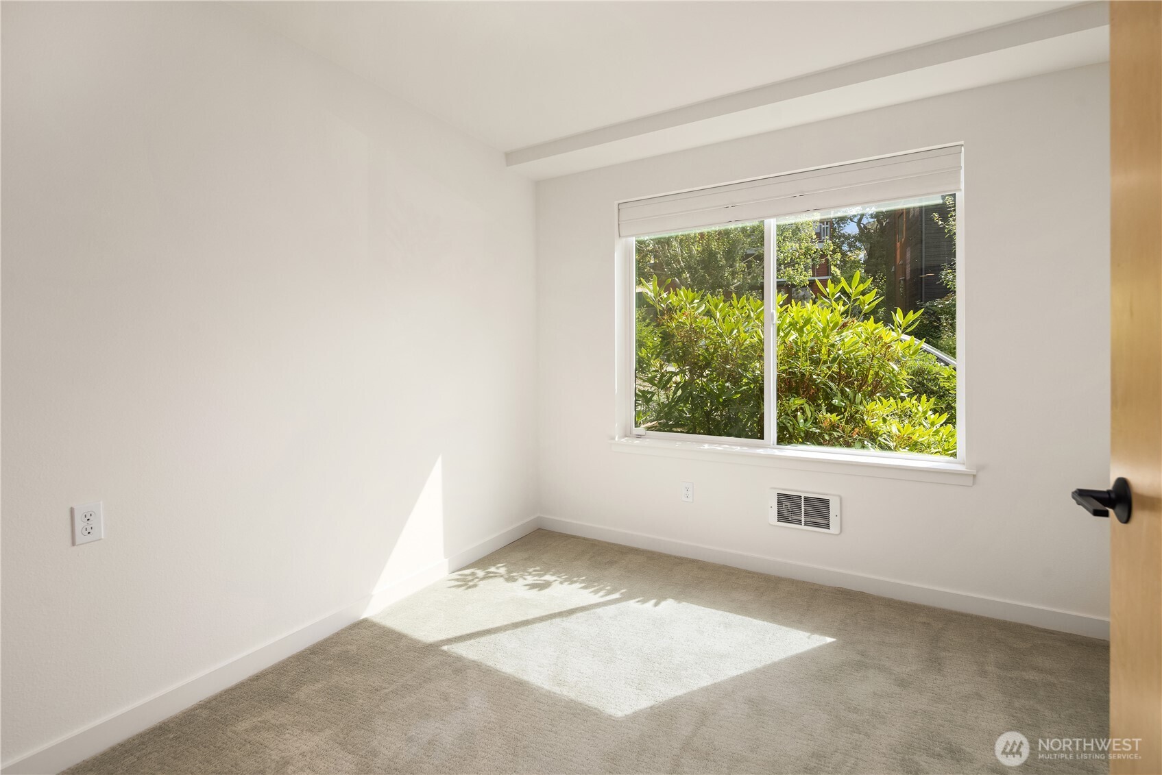 Seattle, Washington, 98115, United States, 3 Bedrooms Bedrooms, ,Residential,For Sale,1926202