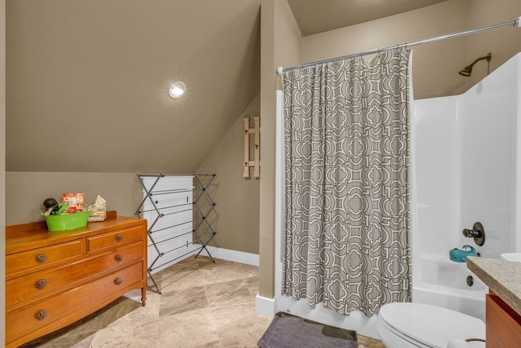 Hayesville, North Carolina, 28904, United States, 2 Bedrooms Bedrooms, ,3 BathroomsBathrooms,Residential,For Sale,1810618