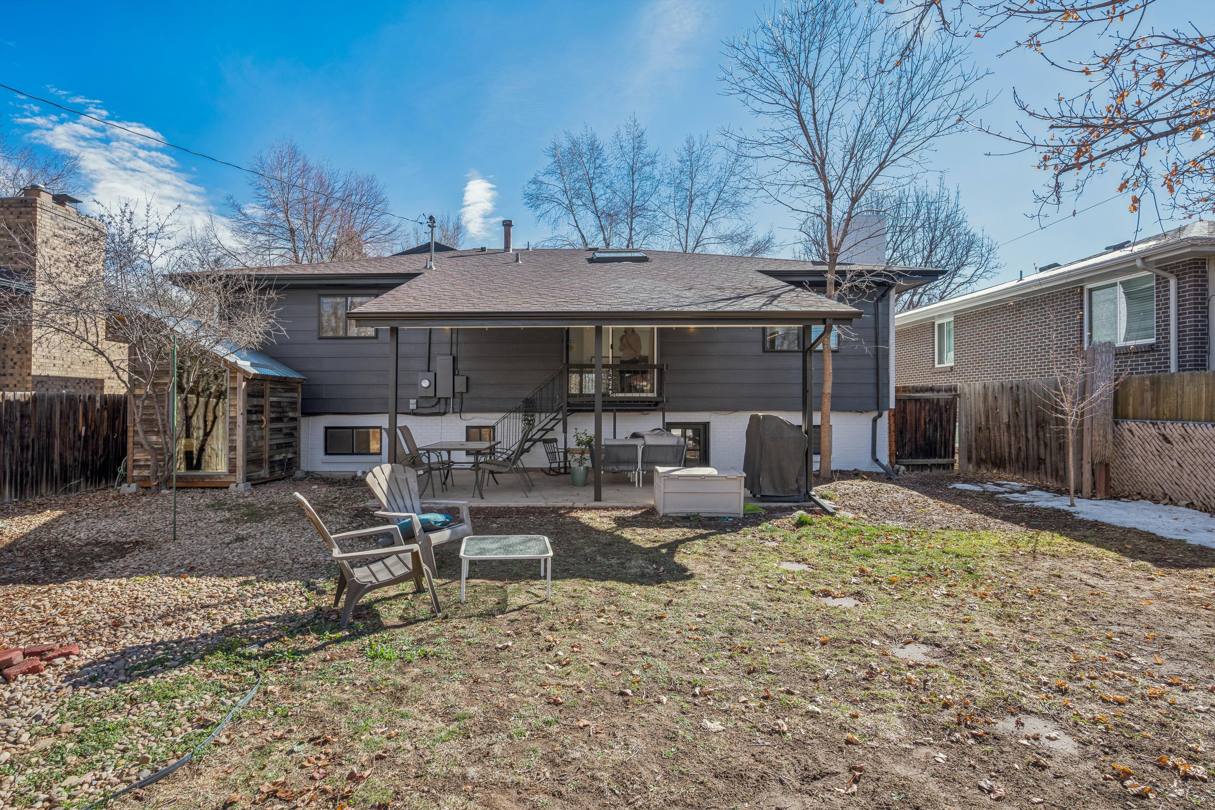  Beautifully Updated Split-Level Home Offering Generous Square Footage - 物件實景