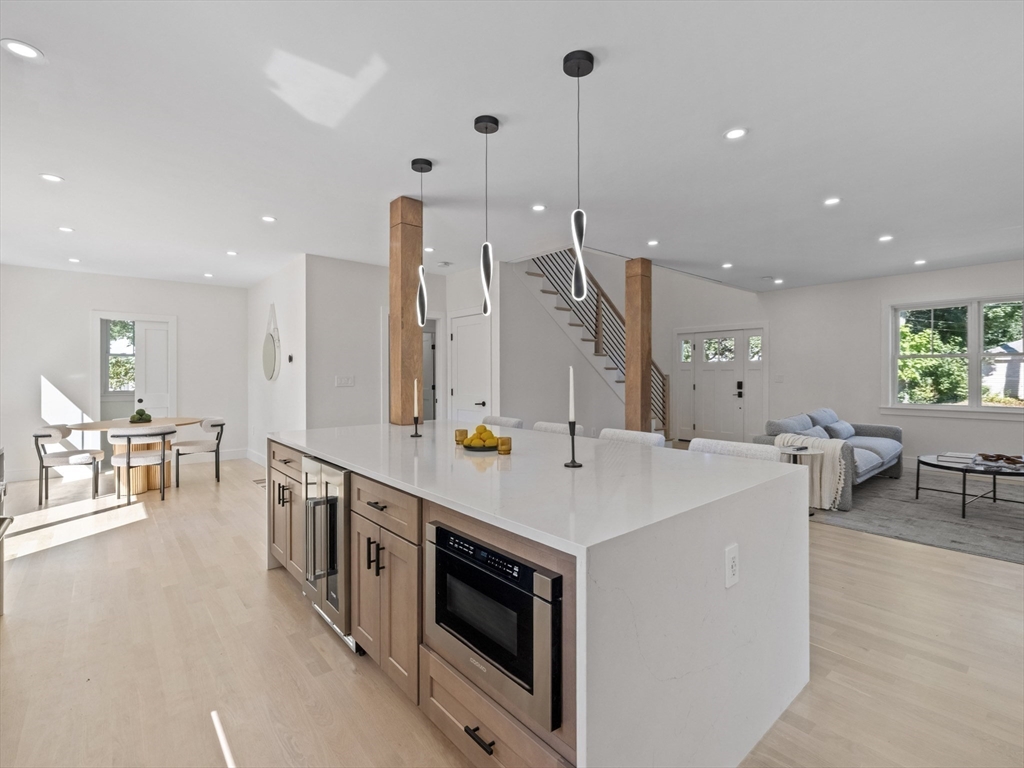 Wakefield, Massachusetts, 01880, United States, 4 Bedrooms Bedrooms, ,5 BathroomsBathrooms,Residential,For Sale,1938527