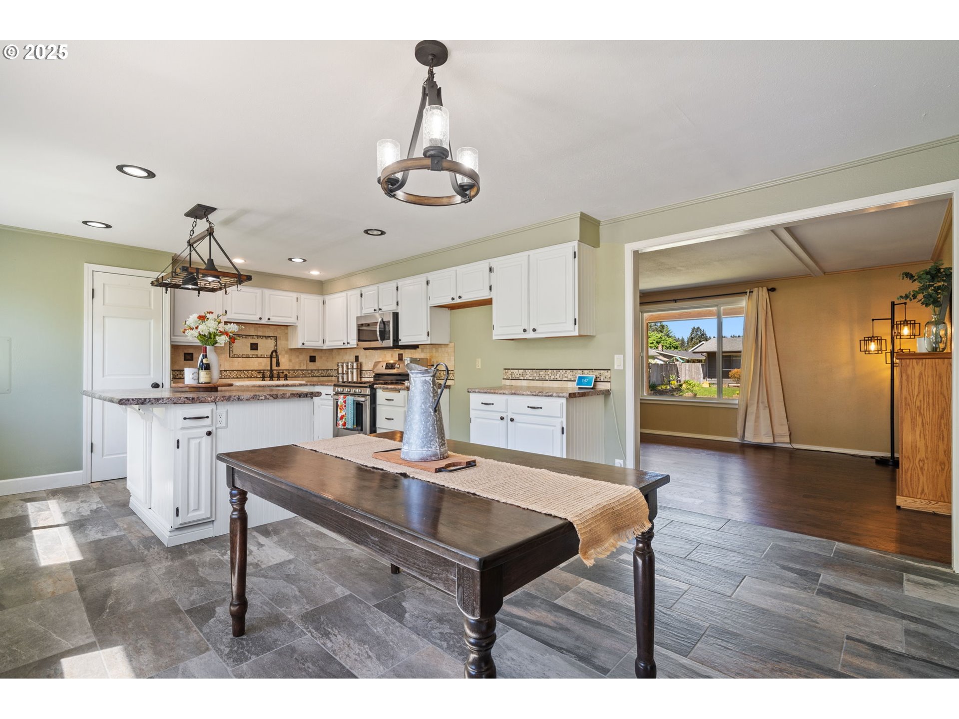 Vancouver, Washington, 98682, United States, 4 Bedrooms Bedrooms, ,2 BathroomsBathrooms,Residential,For Sale,1987487