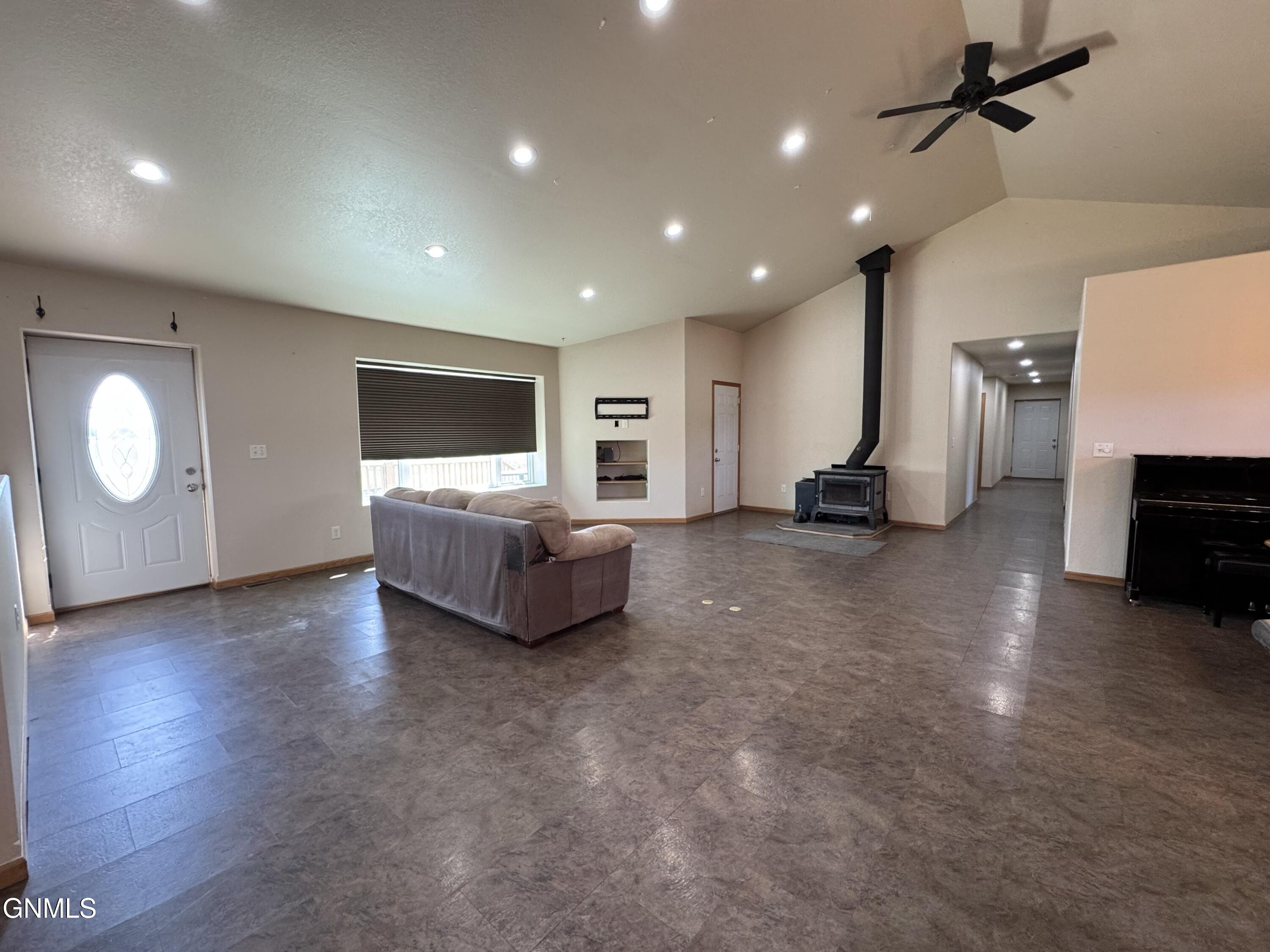 New Salem, North Dakota, 58563, United States, 7 Bedrooms Bedrooms, ,1 BathroomBathrooms,Residential,For Sale,1904775
