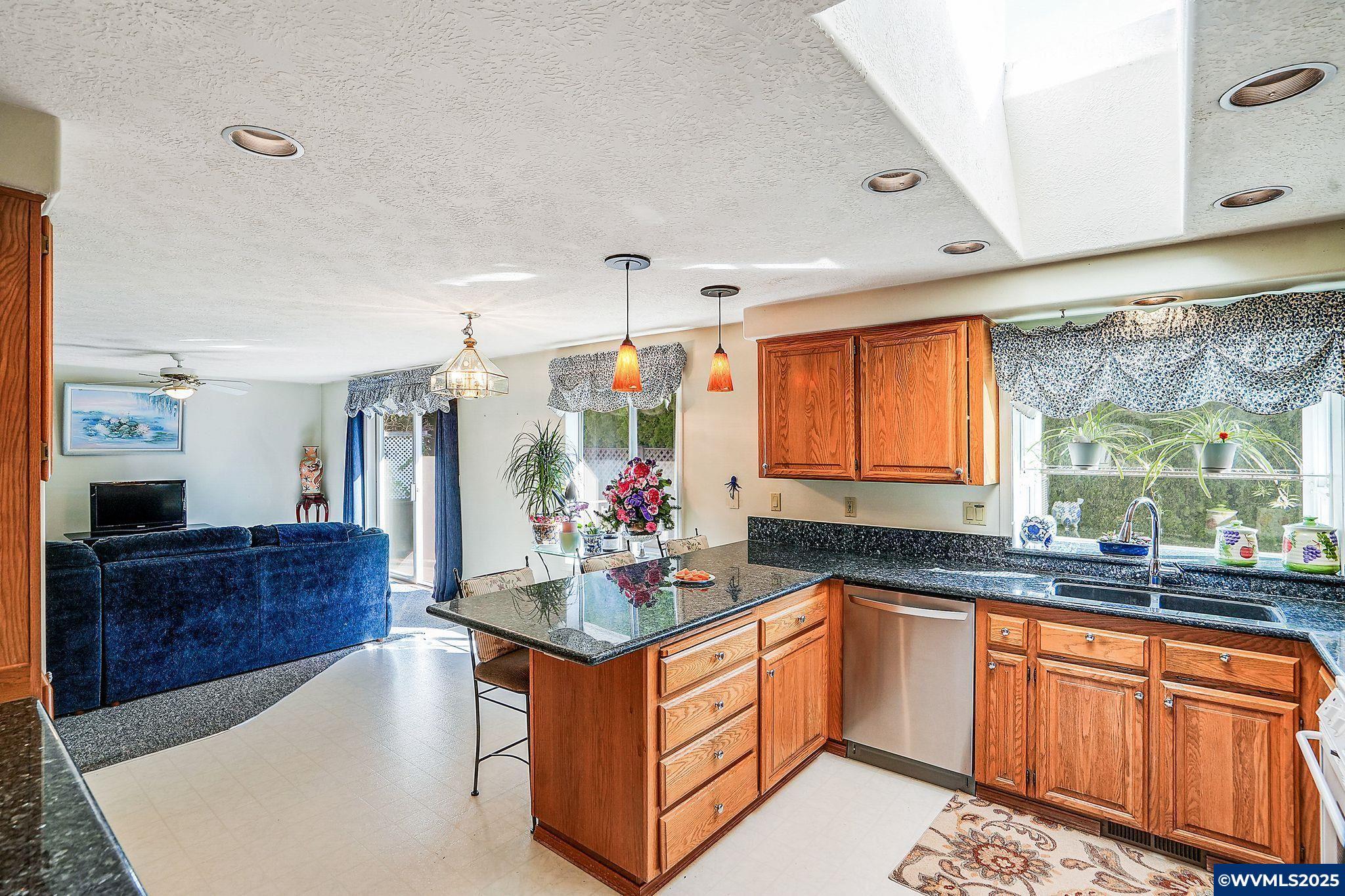 Salem, Oregon, 97302, United States, 5 Bedrooms Bedrooms, ,4 BathroomsBathrooms,Residential,For Sale,1728980