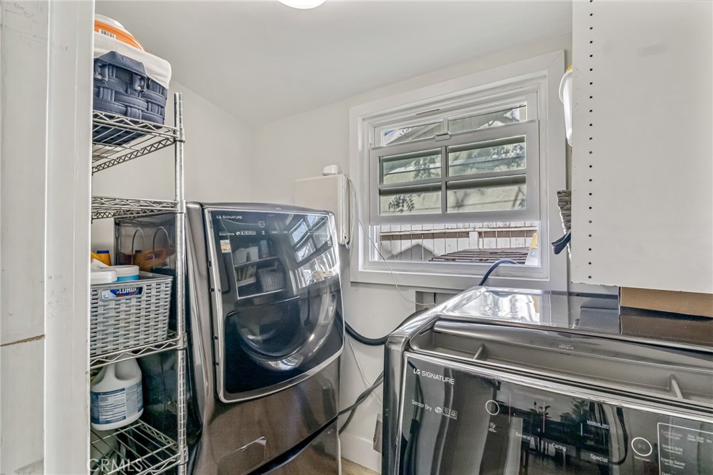 Thousand Oaks, California, 91362, United States, 2 Bedrooms Bedrooms, ,1 BathroomBathrooms,Residential,For Sale,1999225