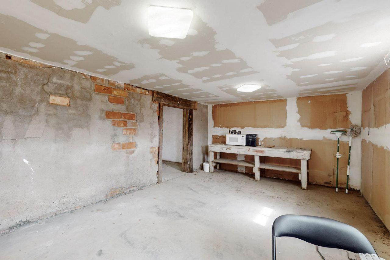 Espanola, New Mexico, 87532, United States, 5 Bedrooms Bedrooms, ,3 BathroomsBathrooms,Residential,For Sale,1762184