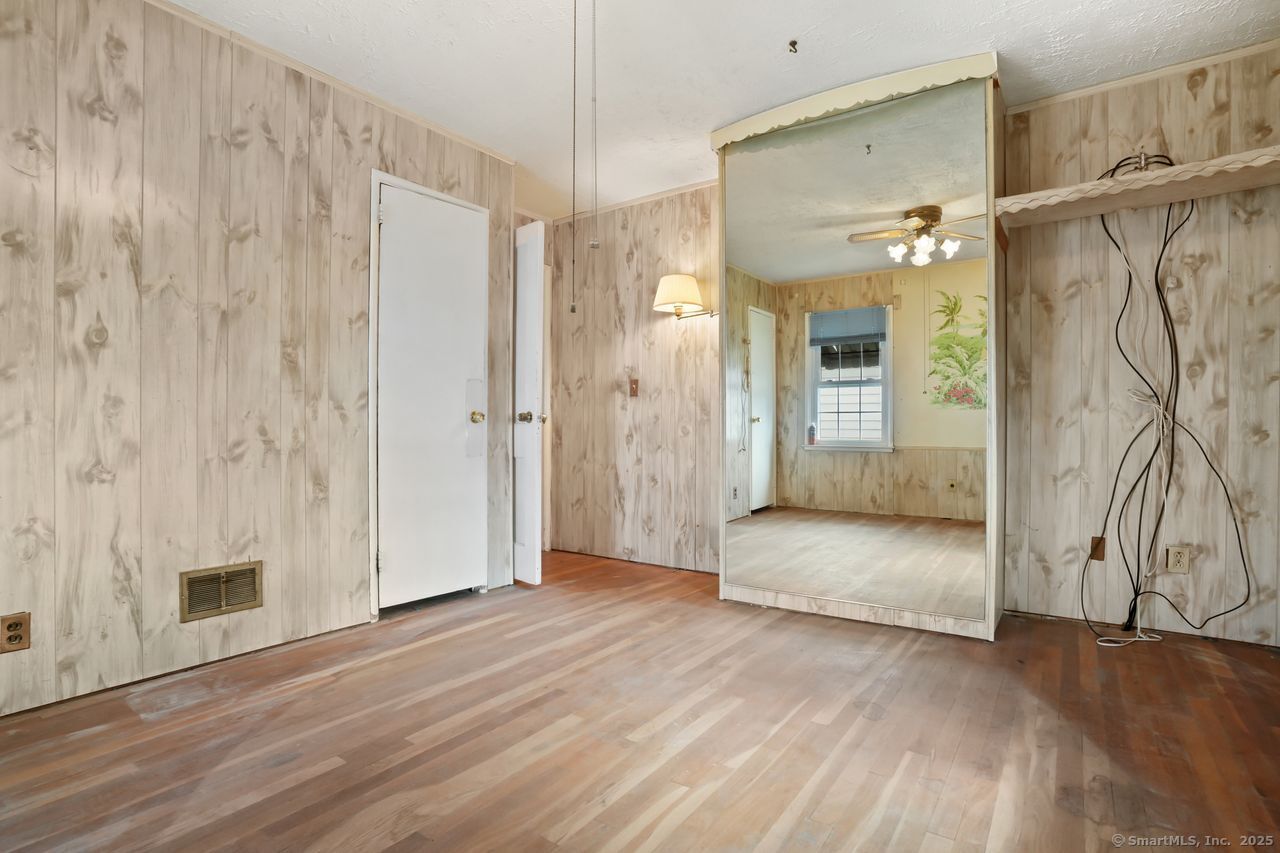 Stratford, Connecticut, 06615, United States, 3 Bedrooms Bedrooms, ,1 BathroomBathrooms,Residential,For Sale,1965569