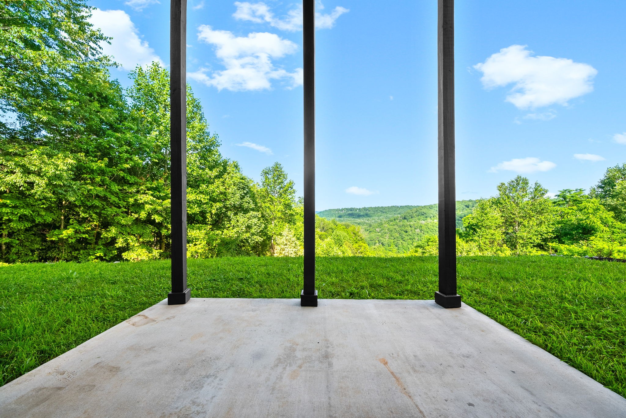 Smithville, Tennessee, 37166, United States, 3 Bedrooms Bedrooms, ,4 BathroomsBathrooms,Residential,For Sale,1935020