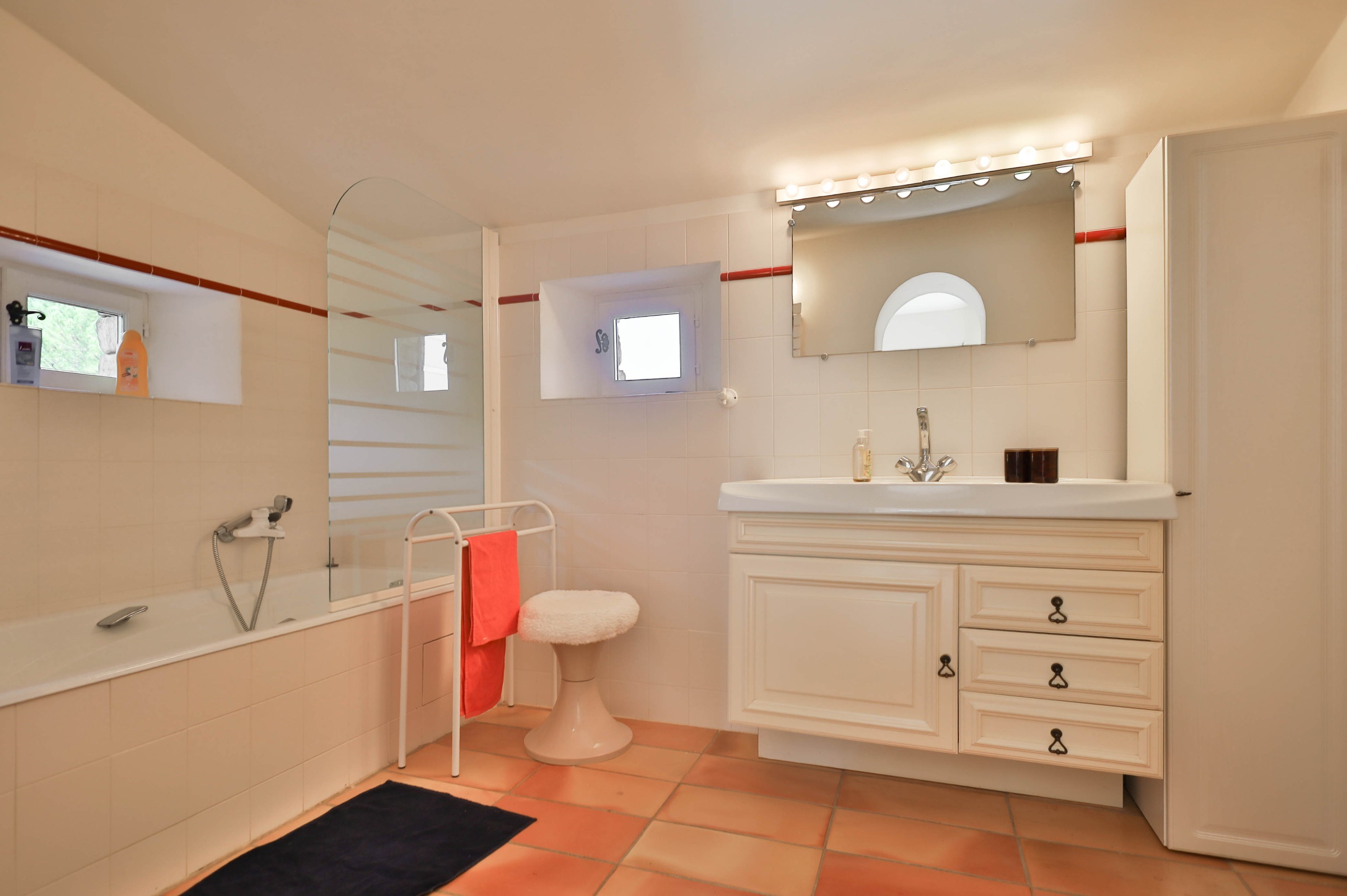  Elegant Provençal Property with Views over Gordes - 物件實景