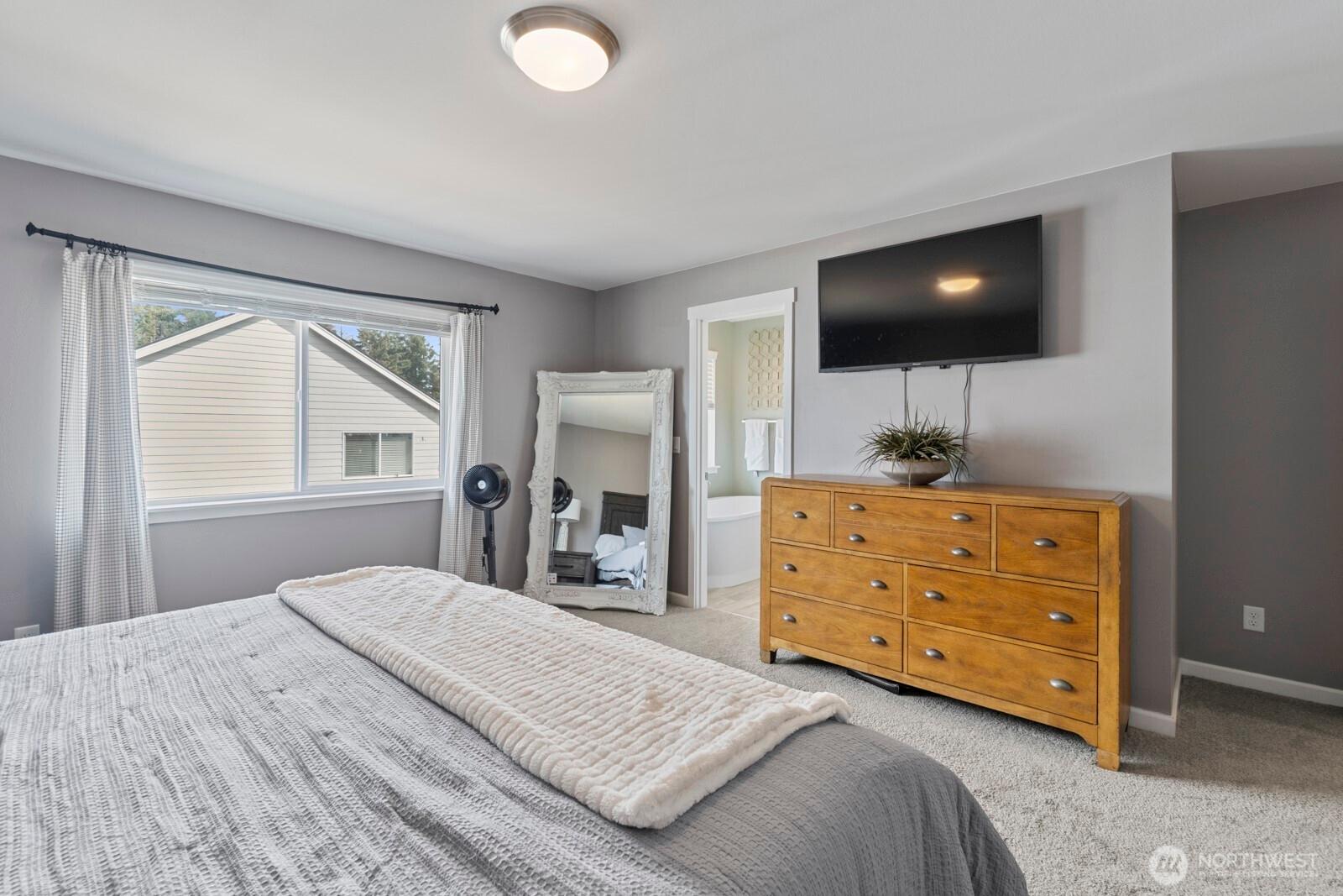 YELM, Washington, 98597, United States, 4 Bedrooms Bedrooms, ,5 BathroomsBathrooms,Residential,For Sale,1926043
