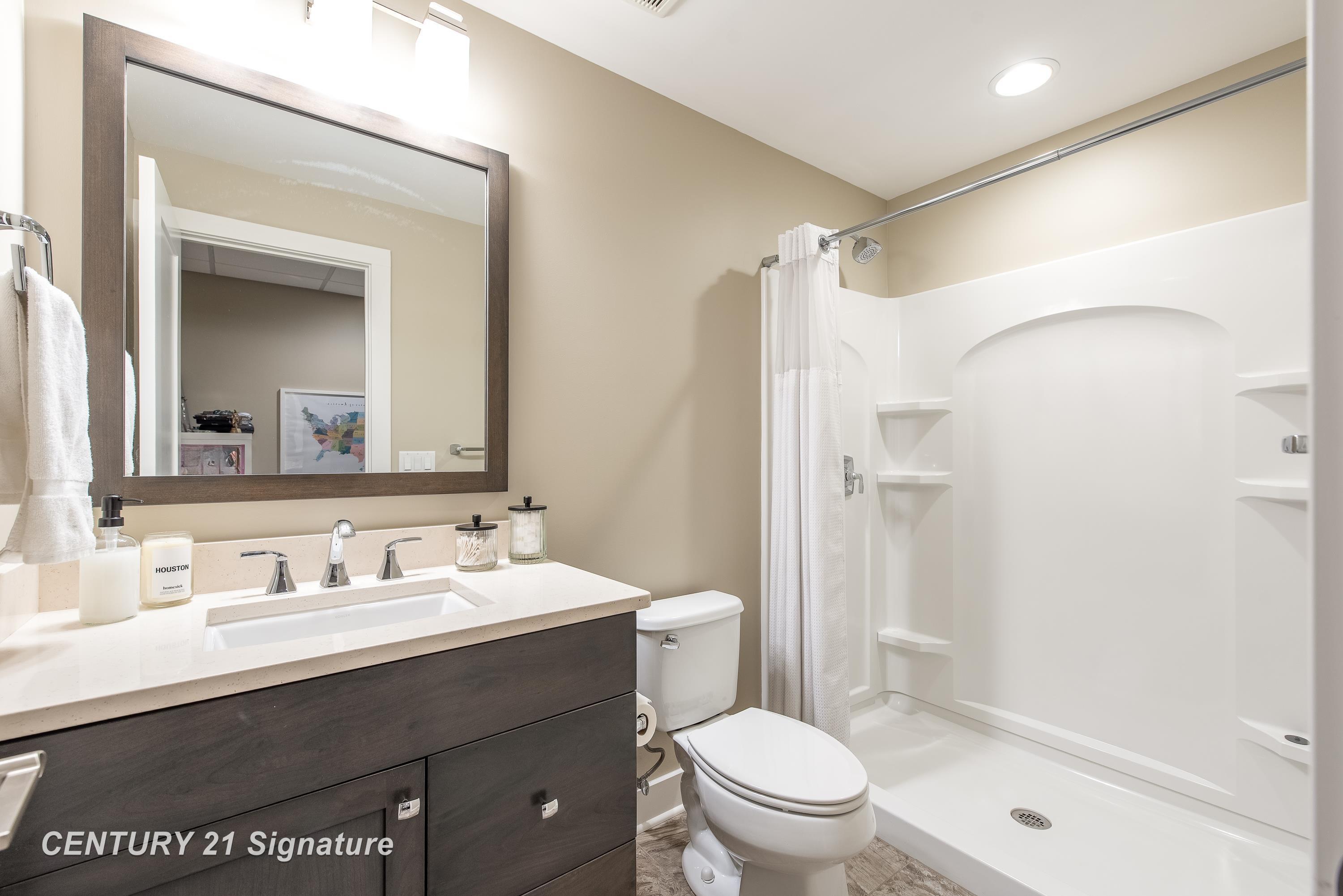 Midland, Michigan, 48642, United States, 4 Bedrooms Bedrooms, ,5 BathroomsBathrooms,Residential,For Sale,1975618