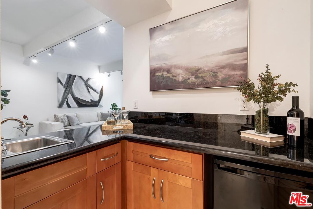 Pacific Palisades, California, 90272, United States, 3 Bedrooms Bedrooms, ,4 BathroomsBathrooms,Residential,For Sale,1993349