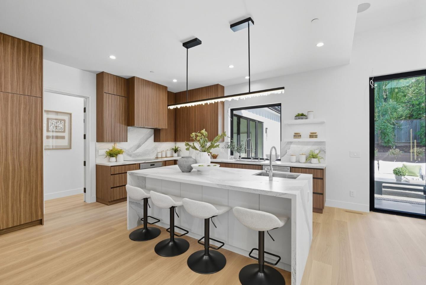 Menlo Park, California, 94025, United States, 6 Bedrooms Bedrooms, ,7 BathroomsBathrooms,Residential,For Sale,1947482