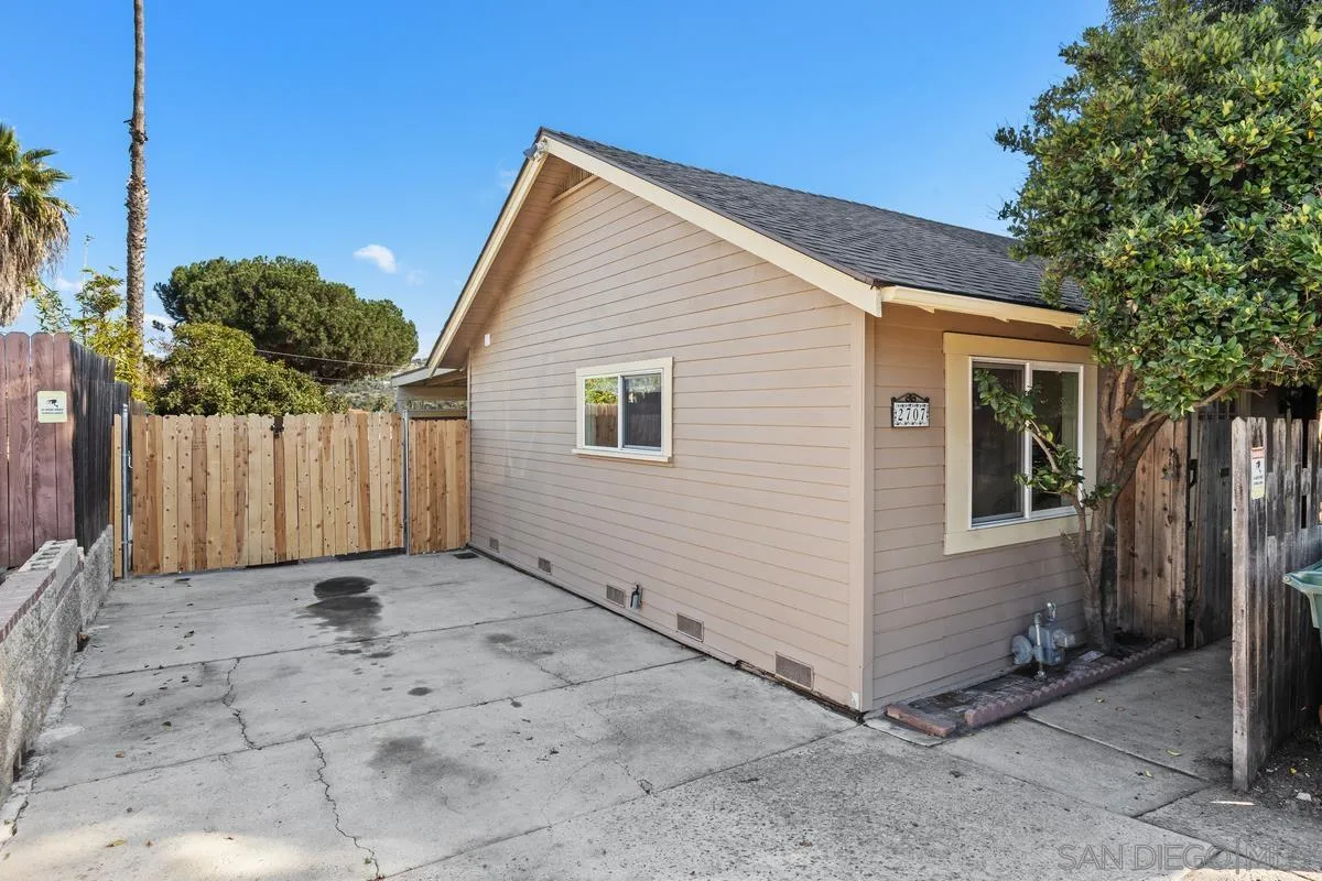 Spring Valley, California, 91977, United States, 3 Bedrooms Bedrooms, ,2 BathroomsBathrooms,Residential,For Sale,2001850