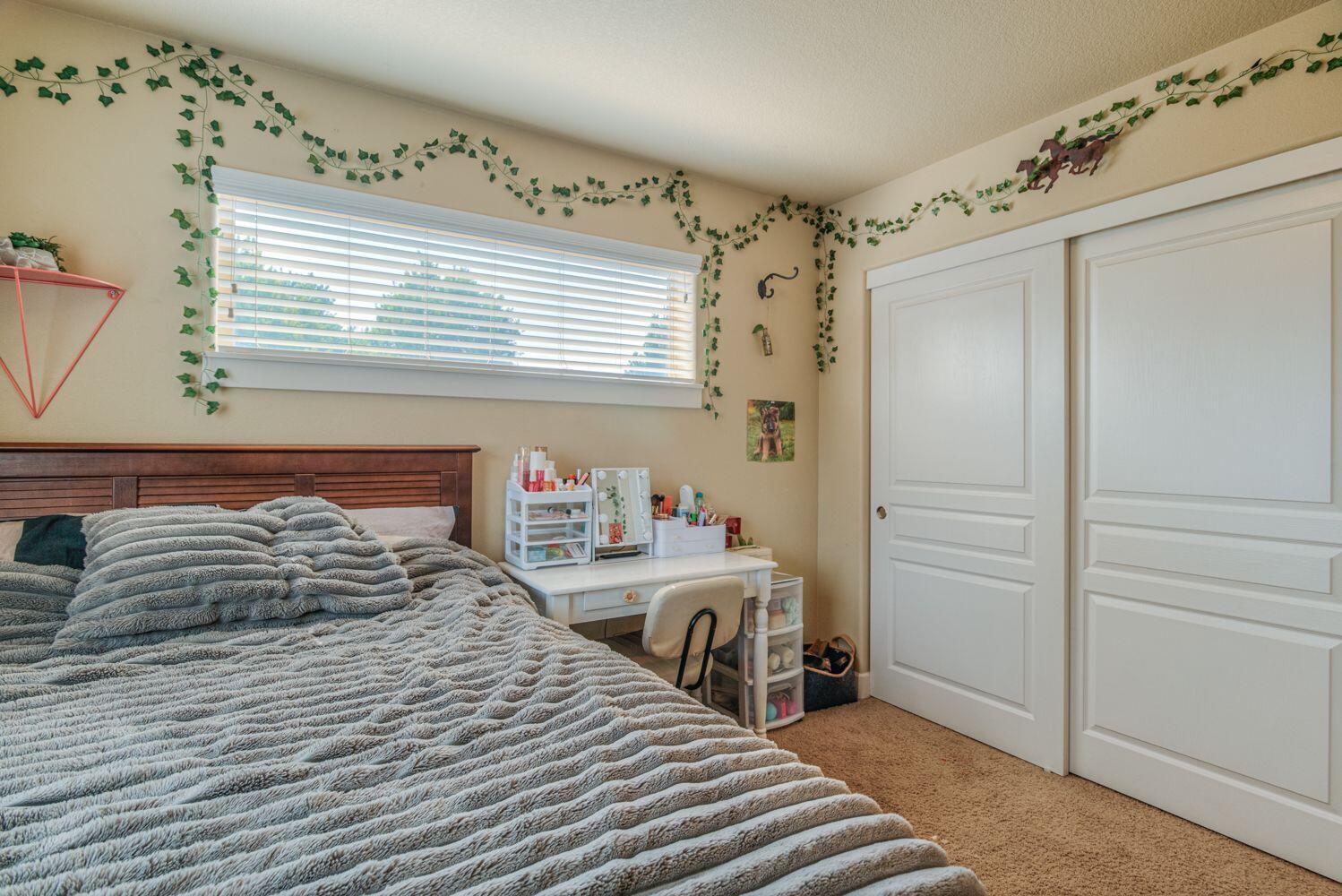 Redmond, Oregon, 97756, United States, 4 Bedrooms Bedrooms, ,3 BathroomsBathrooms,Residential,For Sale,1898439