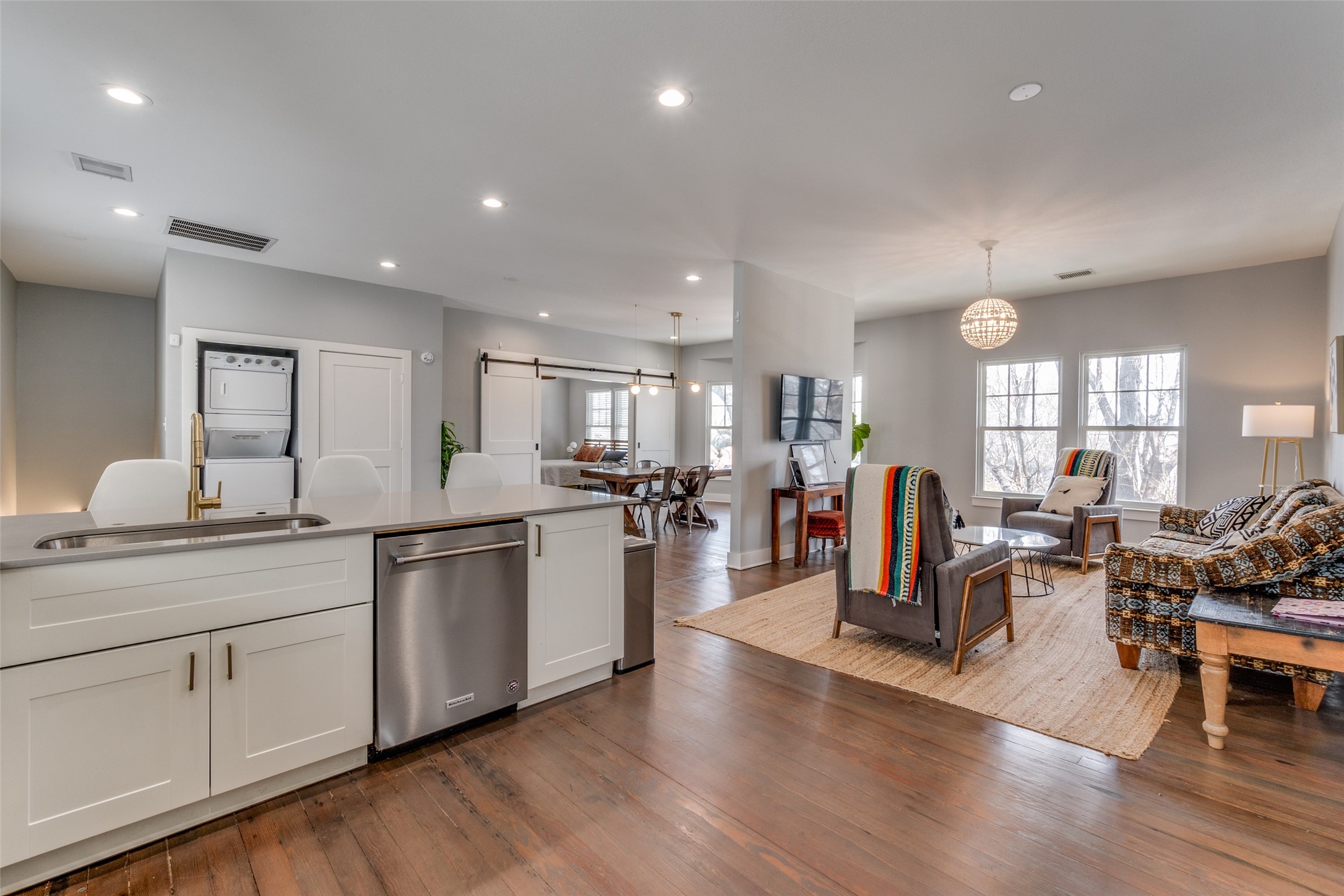 Dallas, Texas, 75208, United States, 4 Bedrooms Bedrooms, ,3 BathroomsBathrooms,Residential,For Sale,1752637