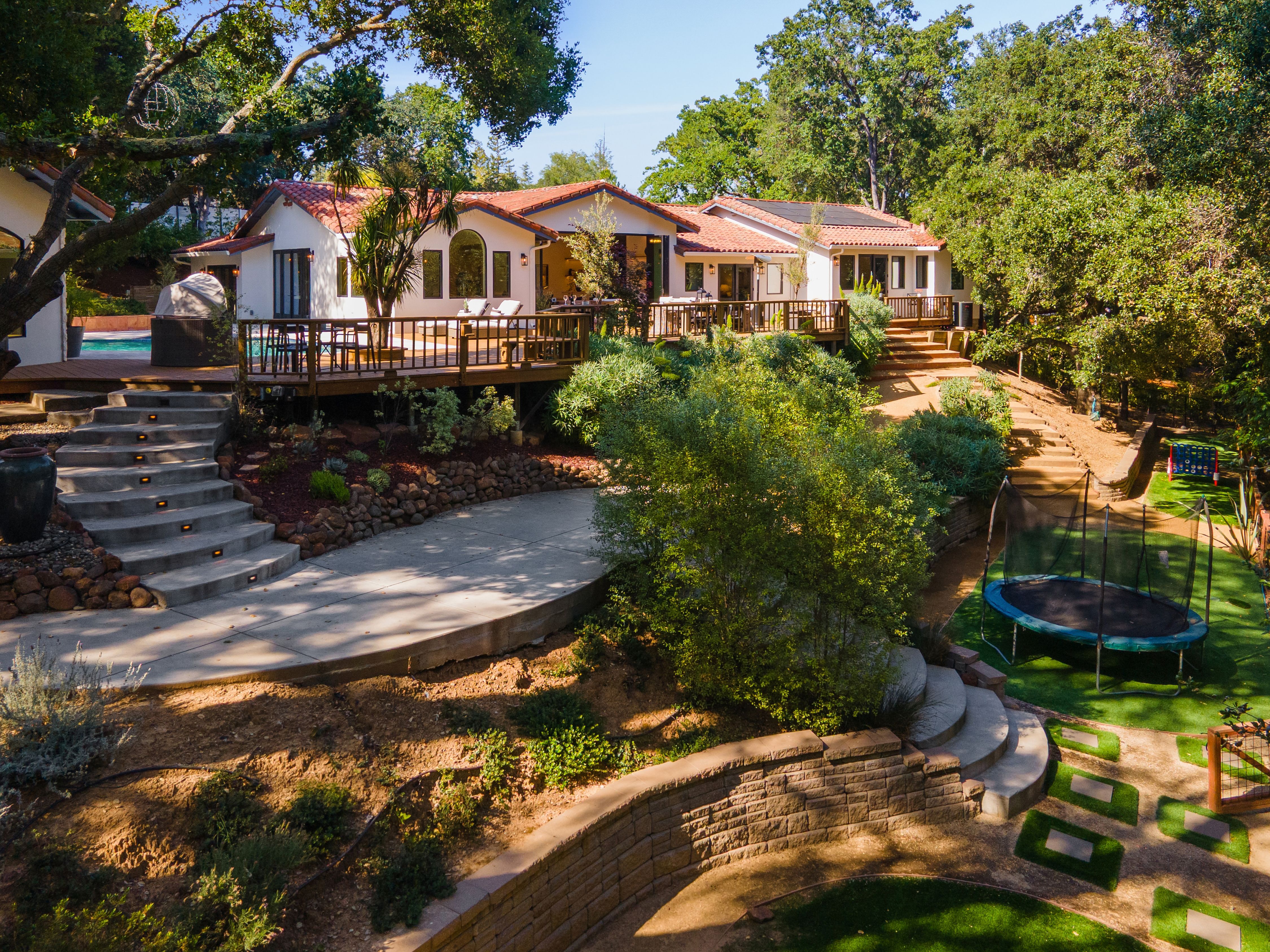  Private Gated Sanctuary With Expansive Outdoor Living - 物件實景