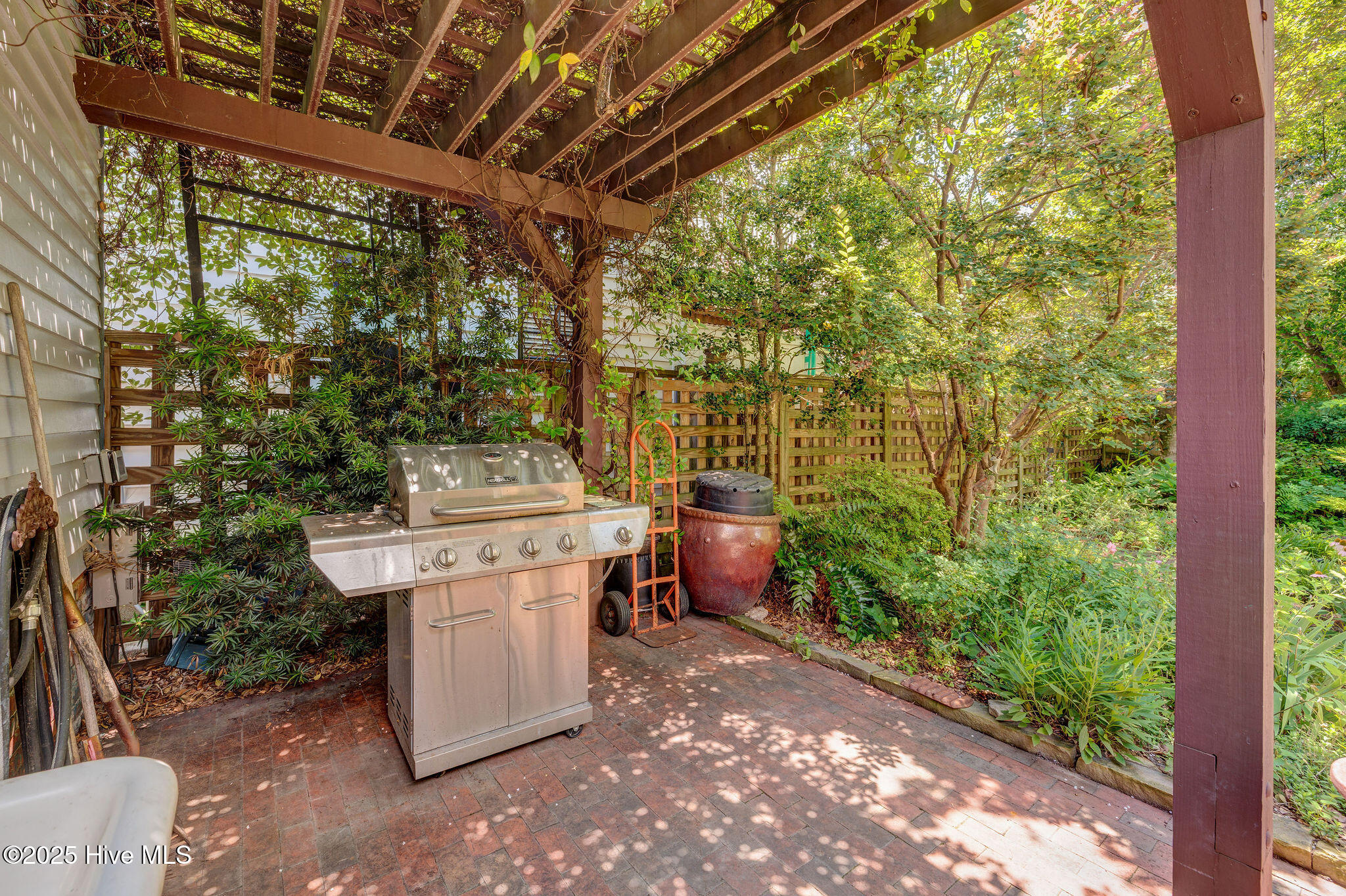 Wilmington, North Carolina, 28401, United States, 4 Bedrooms Bedrooms, ,3 BathroomsBathrooms,Residential,For Sale,1874502