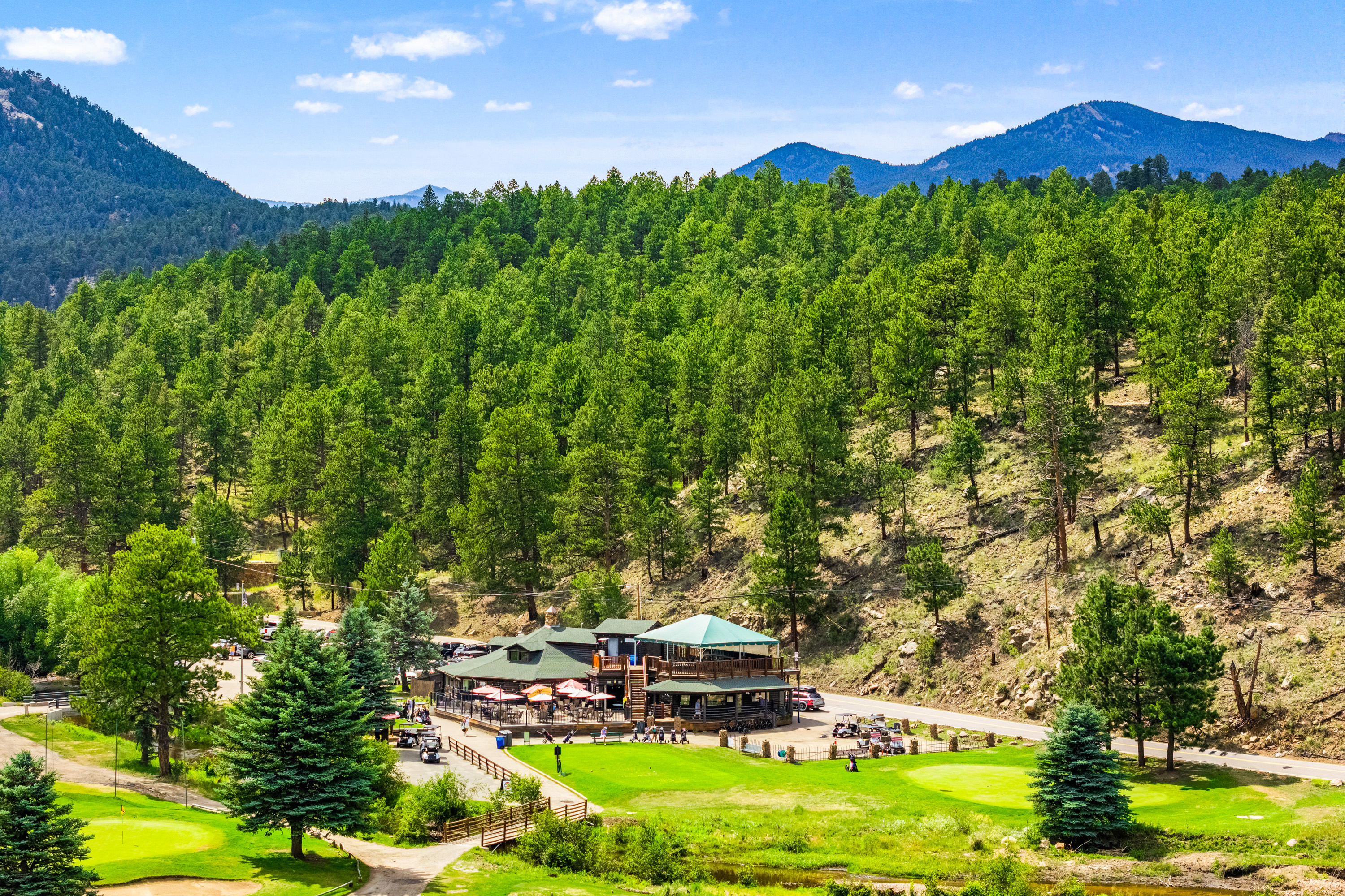  Rare Opportunity to Own 2 Homes Just Steps Away from Coveted Evergreen Lake - 物件實景