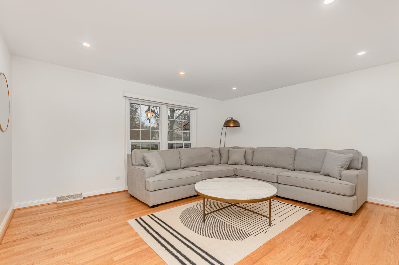 Naperville, Illinois, 60563, United States, 4 Bedrooms Bedrooms, ,3 BathroomsBathrooms,Residential,For Sale,1996780