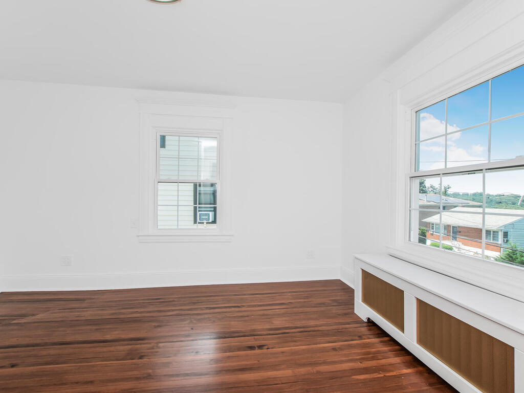 Yonkers, New York, 10701, United States, 6 Bedrooms Bedrooms, ,3 BathroomsBathrooms,Residential,For Sale,1904249