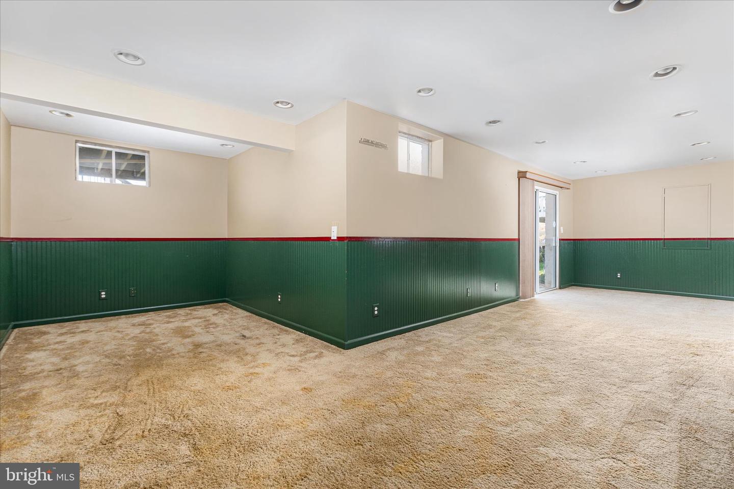 Round Hill, Virginia, 20141, United States, 4 Bedrooms Bedrooms, ,4 BathroomsBathrooms,Residential,For Sale,1987727