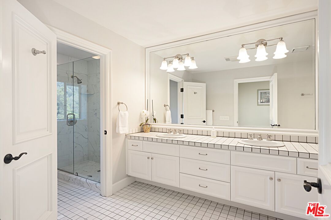 Pacific Palisades, California, 90272, United States, 3 Bedrooms Bedrooms, ,2 BathroomsBathrooms,Residential,For Sale,1926101