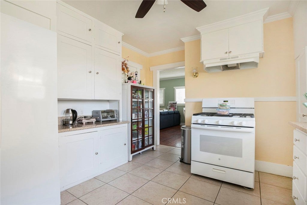 Pasadena, California, 91101, United States, 2 Bedrooms Bedrooms, ,1 BathroomBathrooms,Residential,For Sale,1938825