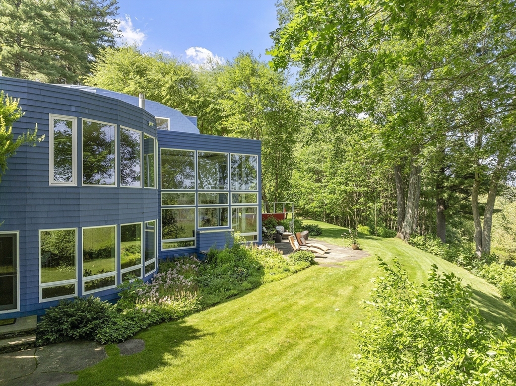 Carlisle, Massachusetts, 01741, United States, 4 Bedrooms Bedrooms, ,5 BathroomsBathrooms,Residential,For Sale,1874454