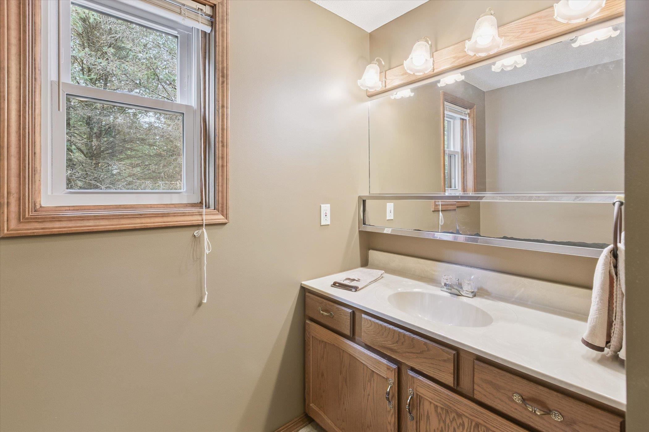 Midland, Michigan, 48640, United States, 3 Bedrooms Bedrooms, ,3 BathroomsBathrooms,Residential,For Sale,1975279