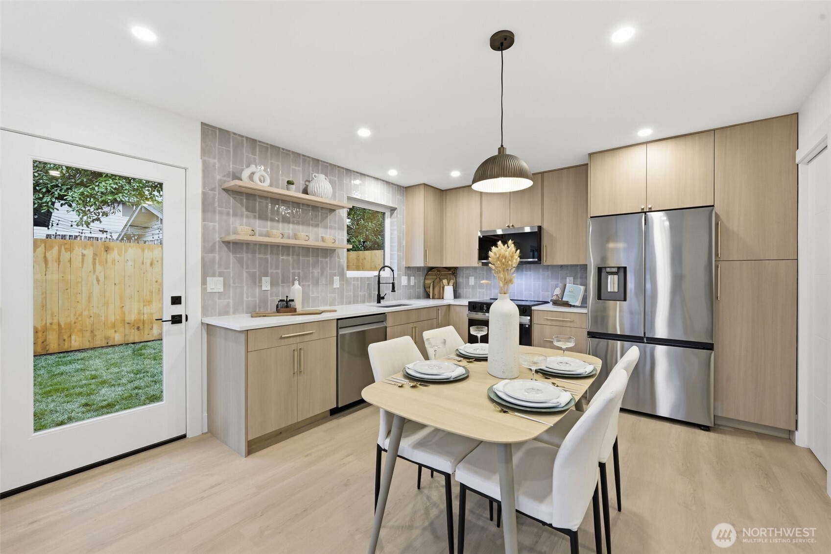 Seattle, Washington, 98133, United States, 3 Bedrooms Bedrooms, ,2 BathroomsBathrooms,Residential,For Sale,1992896