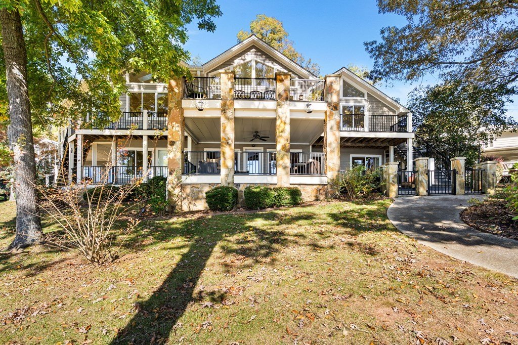 Hiawassee, Georgia, 30546, United States, 3 Bedrooms Bedrooms, ,4 BathroomsBathrooms,Residential,For Sale,1978454