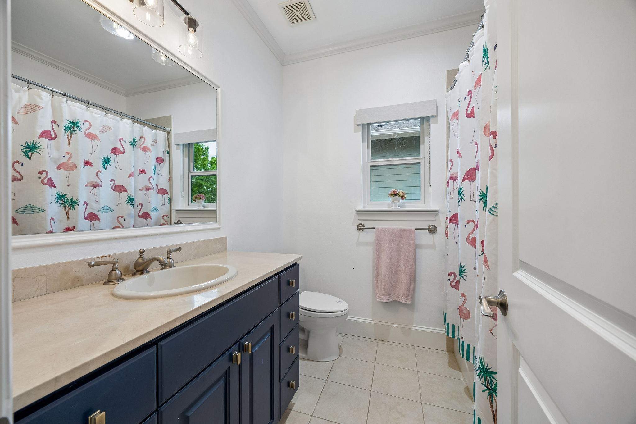  Live Here and Enjoy a Vibrant Walkable Lifestyle - 物件實景