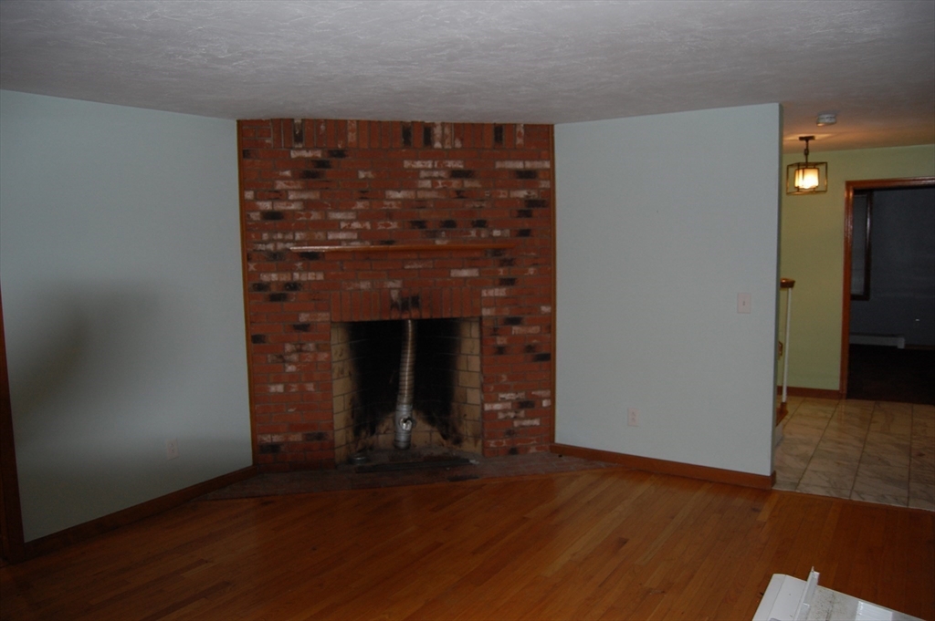 Spencer, Massachusetts, 01562, United States, 4 Bedrooms Bedrooms, ,3 BathroomsBathrooms,Residential,For Sale,1861461