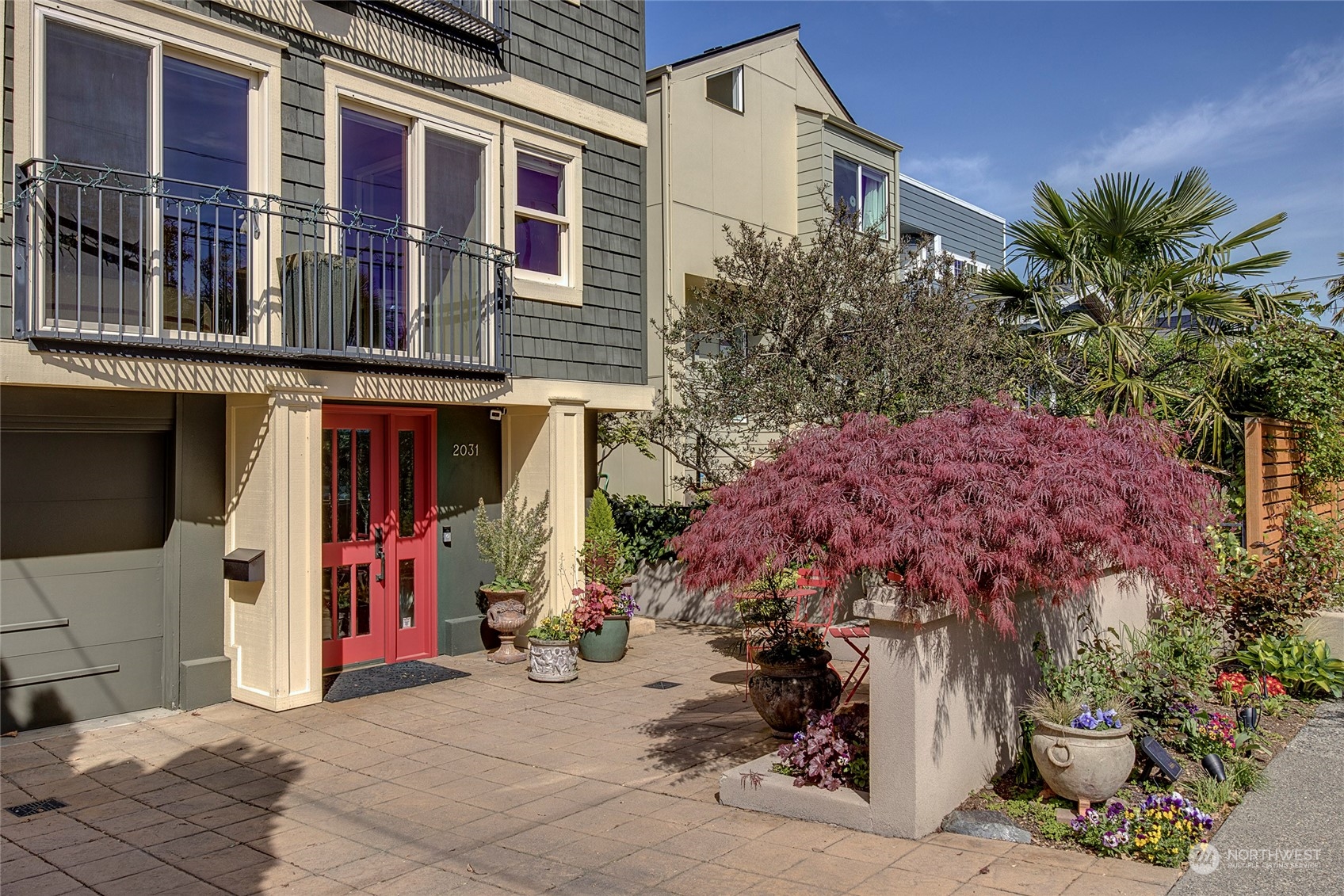 Seattle, Washington, 98112, United States, 5 Bedrooms Bedrooms, ,1 BathroomBathrooms,Residential,For Sale,1876095