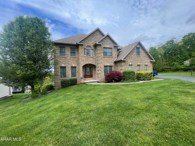 Altoona, Pennsylvania, 16602, United States, 5 Bedrooms Bedrooms, ,5 BathroomsBathrooms,Residential,For Sale,1796554