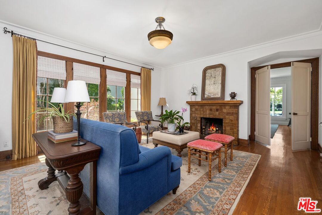 Los Angeles, California, 90004, United States, 5 Bedrooms Bedrooms, ,3 BathroomsBathrooms,Residential,For Sale,1940540