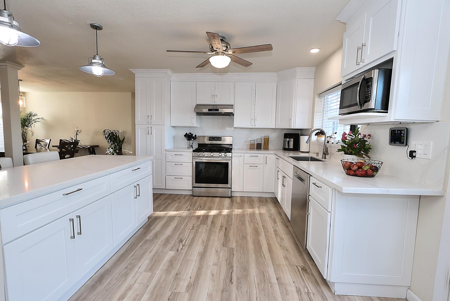 Walnut Grove, California, 95690, United States, 5 Bedrooms Bedrooms, ,3 BathroomsBathrooms,Residential,For Sale,1957042