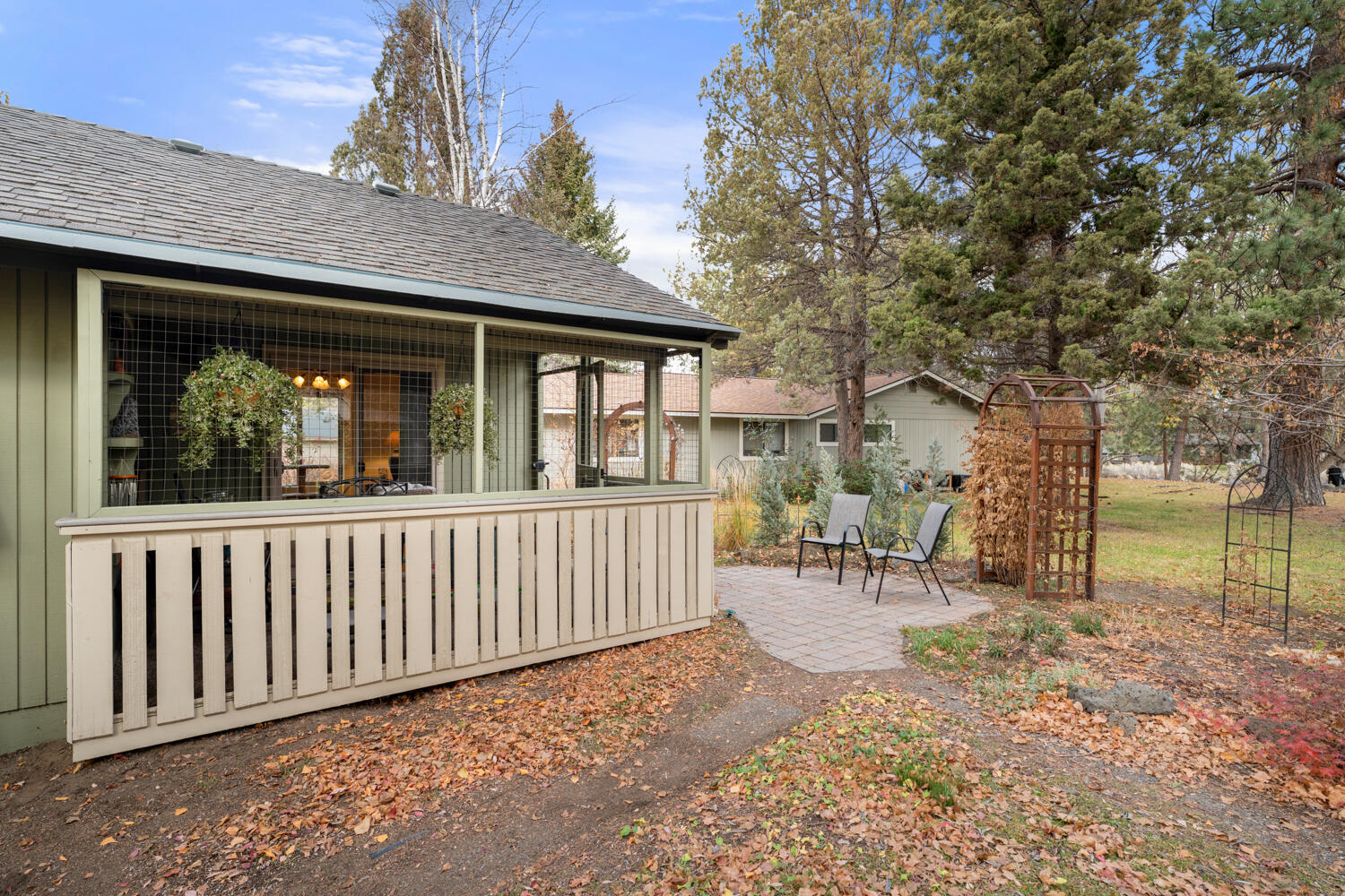 Bend, Oregon, 97702, United States, 2 Bedrooms Bedrooms, ,2 BathroomsBathrooms,Residential,For Sale,1991930
