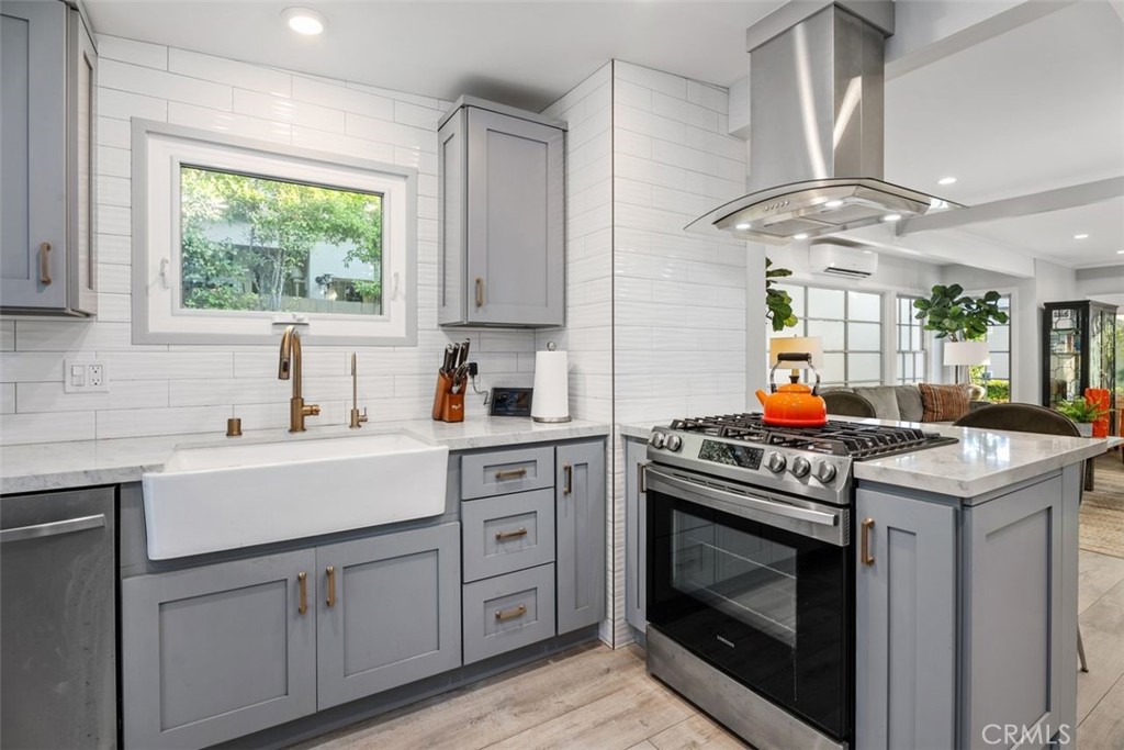 Laguna Beach, California, 92651, United States, 2 Bedrooms Bedrooms, ,1 BathroomBathrooms,Residential,For Sale,2000928