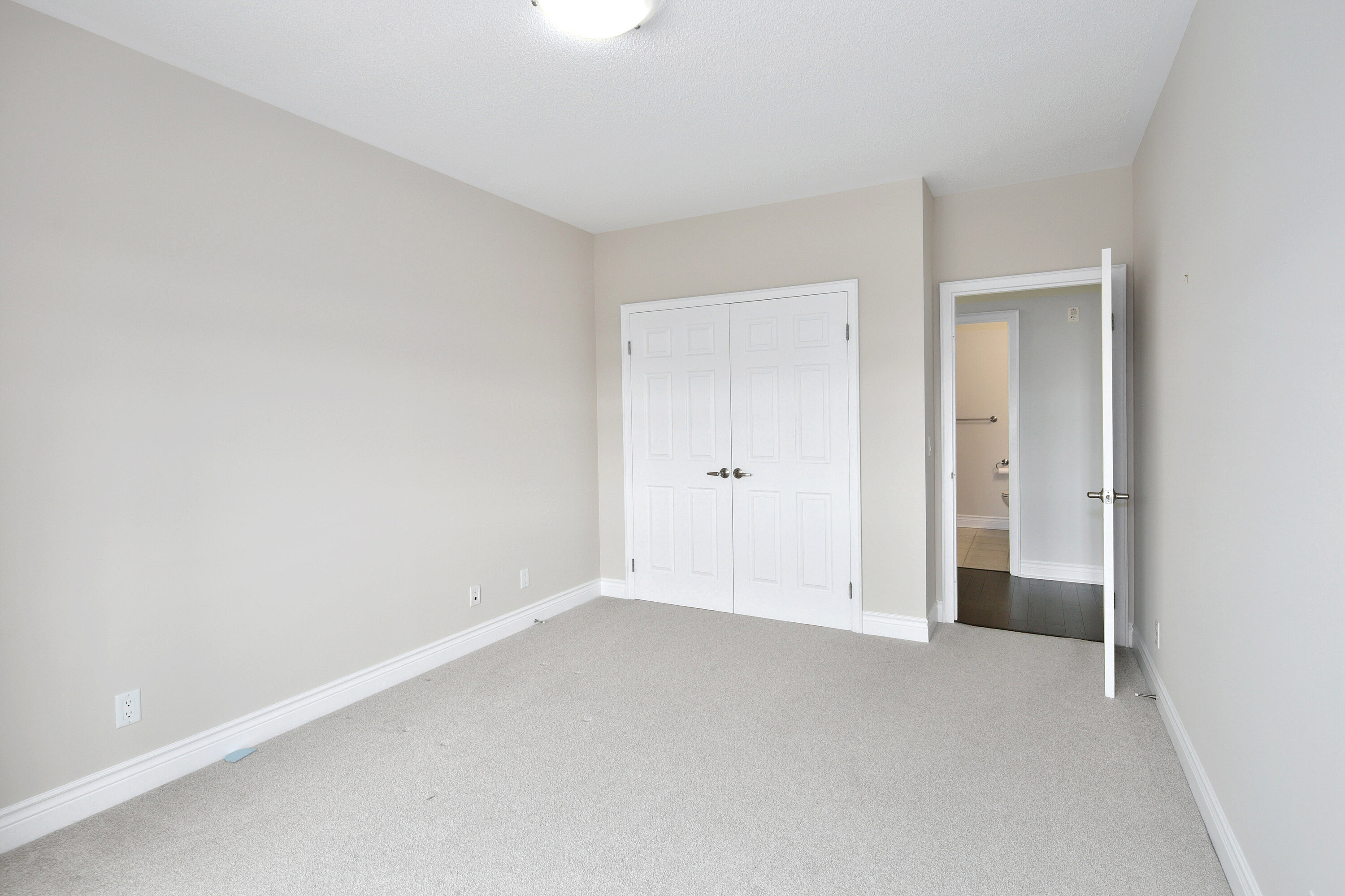  Raglan Heights Condo - 物件實景