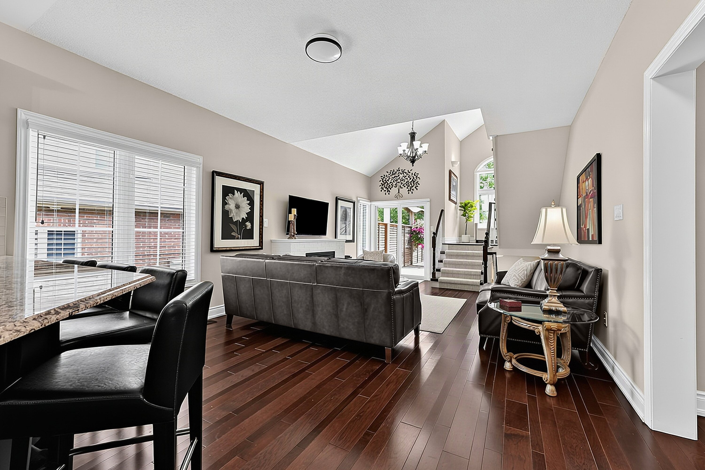  Thoughtfully Designed Townhome - 物件實景