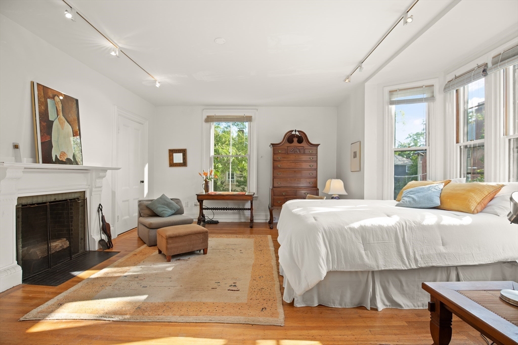 Cambridge, Massachusetts, 02138, United States, 5 Bedrooms Bedrooms, ,5 BathroomsBathrooms,Residential,For Sale,1908267