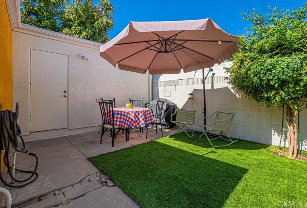 Los Angeles, California, 90018, United States, 5 Bedrooms Bedrooms, ,3 BathroomsBathrooms,Residential,For Sale,2042997