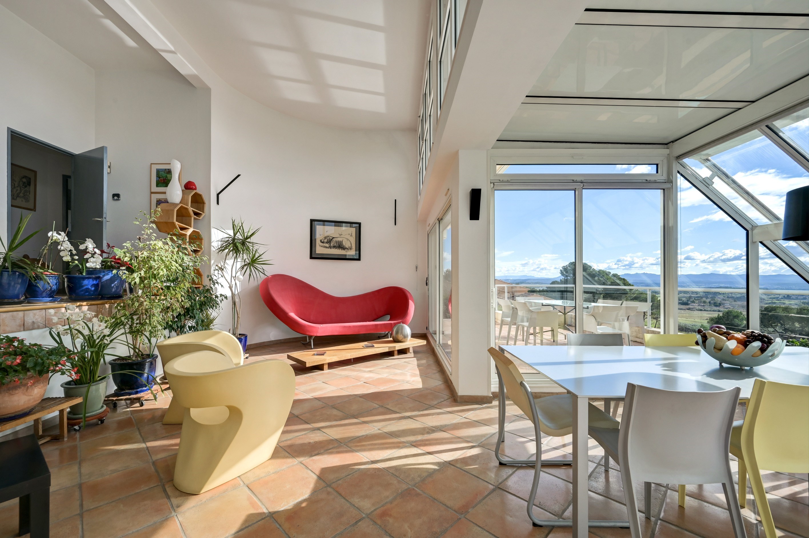 Elevated position with exceptional views, this bright - 物件實景