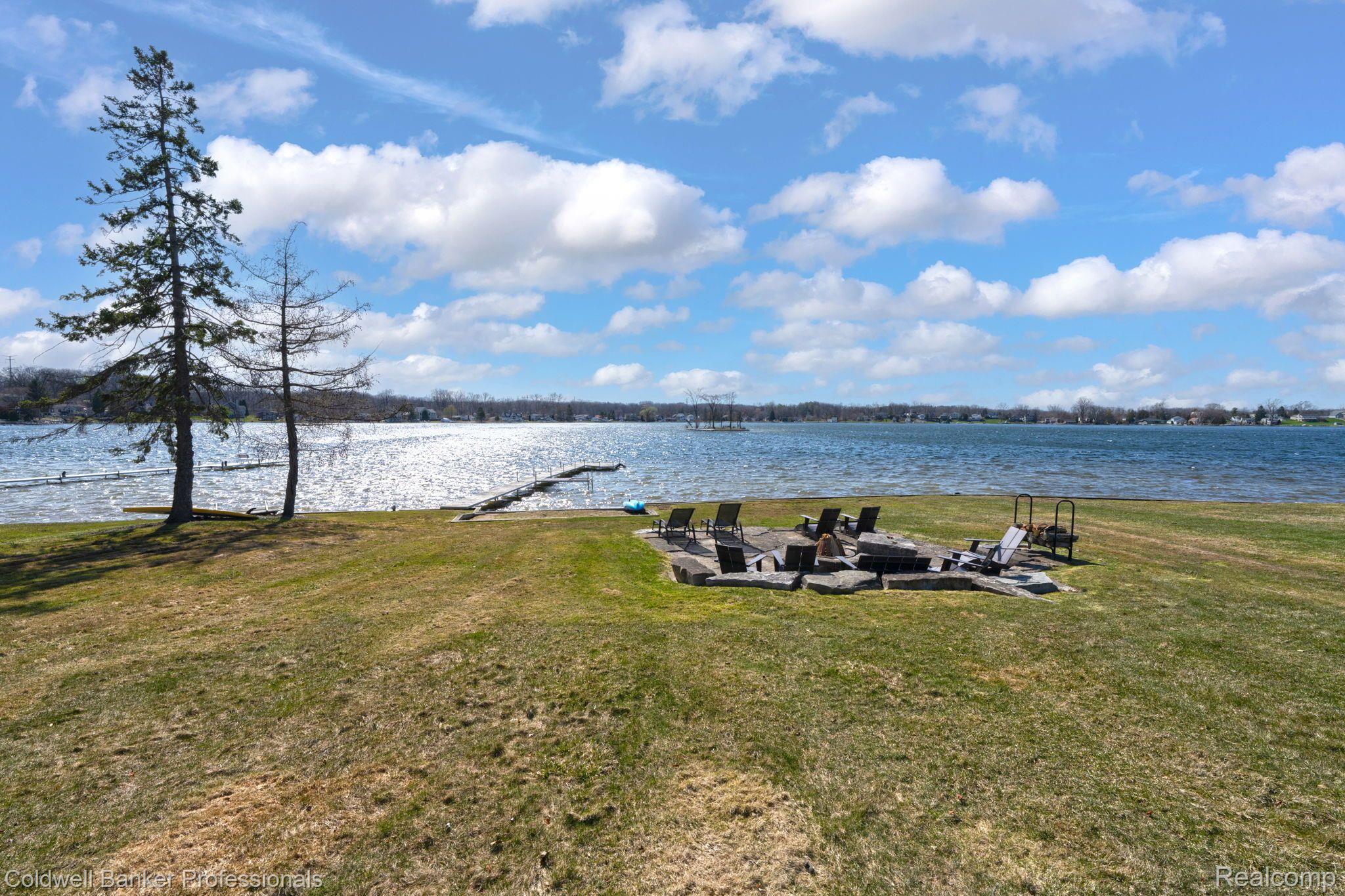 Fenton, Michigan, 48430, United States, 4 Bedrooms Bedrooms, ,5 BathroomsBathrooms,Residential,For Sale,1804653
