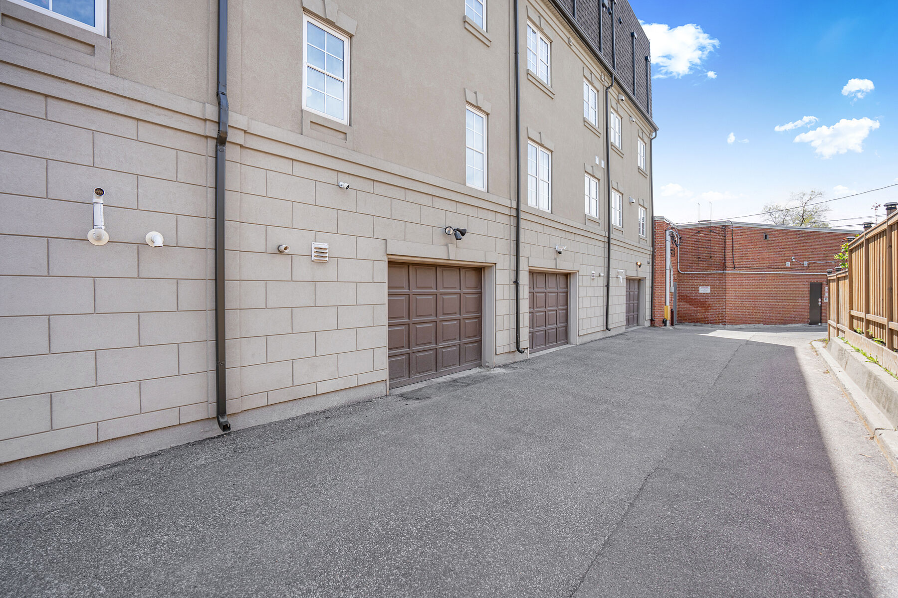  Rare Forest Hill Townhome - 物件實景