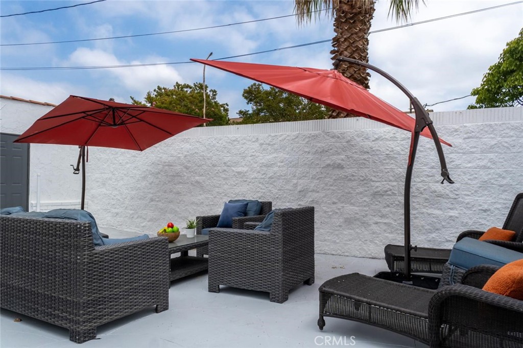 Los Angeles, California, 90043, United States, 3 Bedrooms Bedrooms, ,2 BathroomsBathrooms,Residential,For Sale,1981905