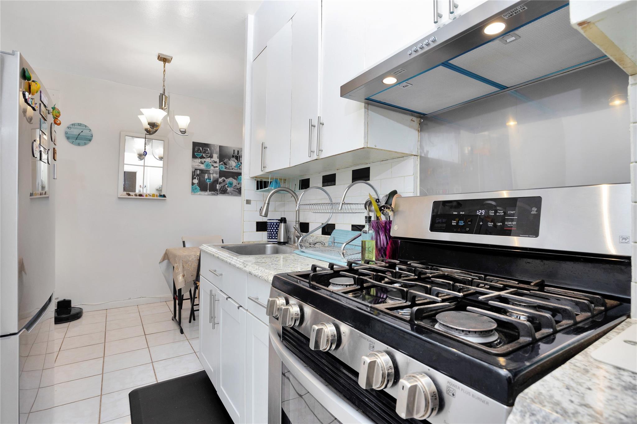 Rego Park, New York, 11374, United States, 3 Bedrooms Bedrooms, ,2 BathroomsBathrooms,Residential,For Sale,1846571