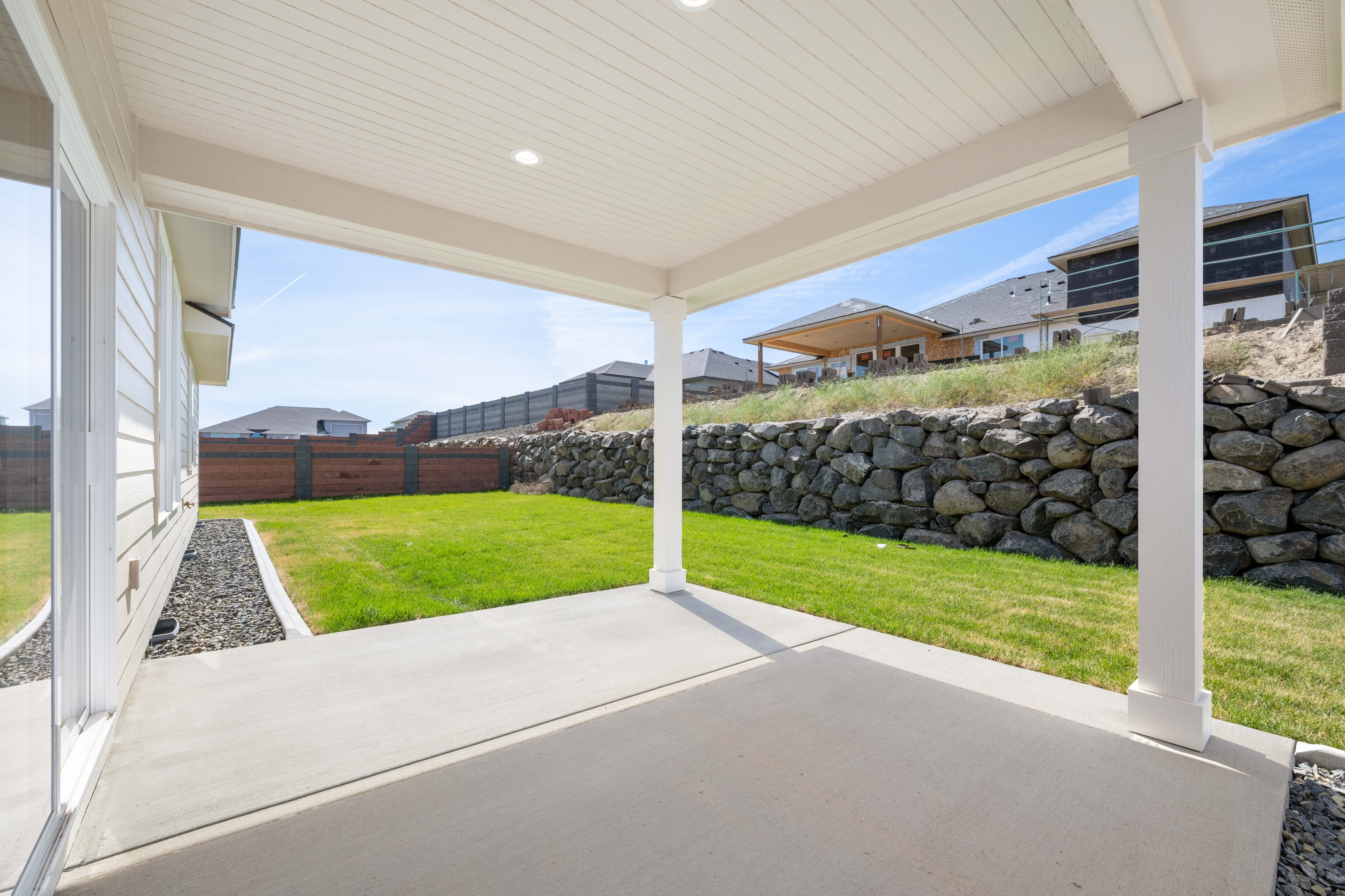  Fully Fenced & Landscaped - 物件實景