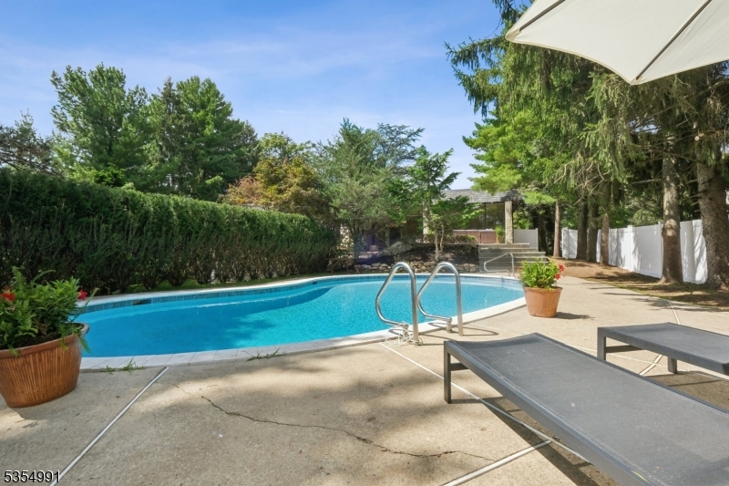 South Orange Village Twp., New Jersey, 07079, United States, 5 Bedrooms Bedrooms, ,4 BathroomsBathrooms,Residential,For Sale,1940447